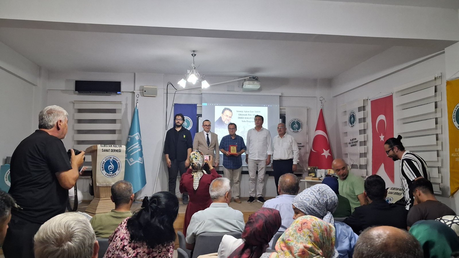 Hakan Özalp için Elbistan'da Vefa gecesi düzenlendi.