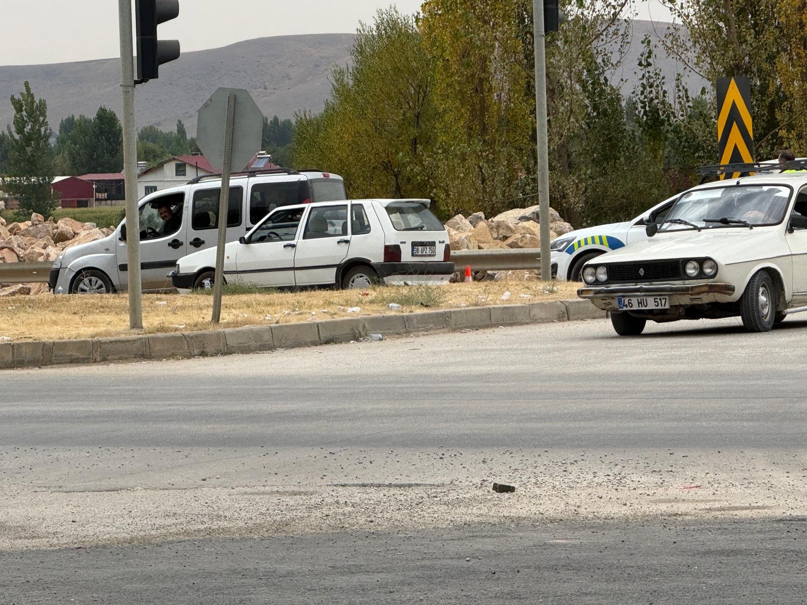 ELBİSTAN-GÖKSUN KARAYOLUNDA TRAFİK KAZASI: 1 YARALI