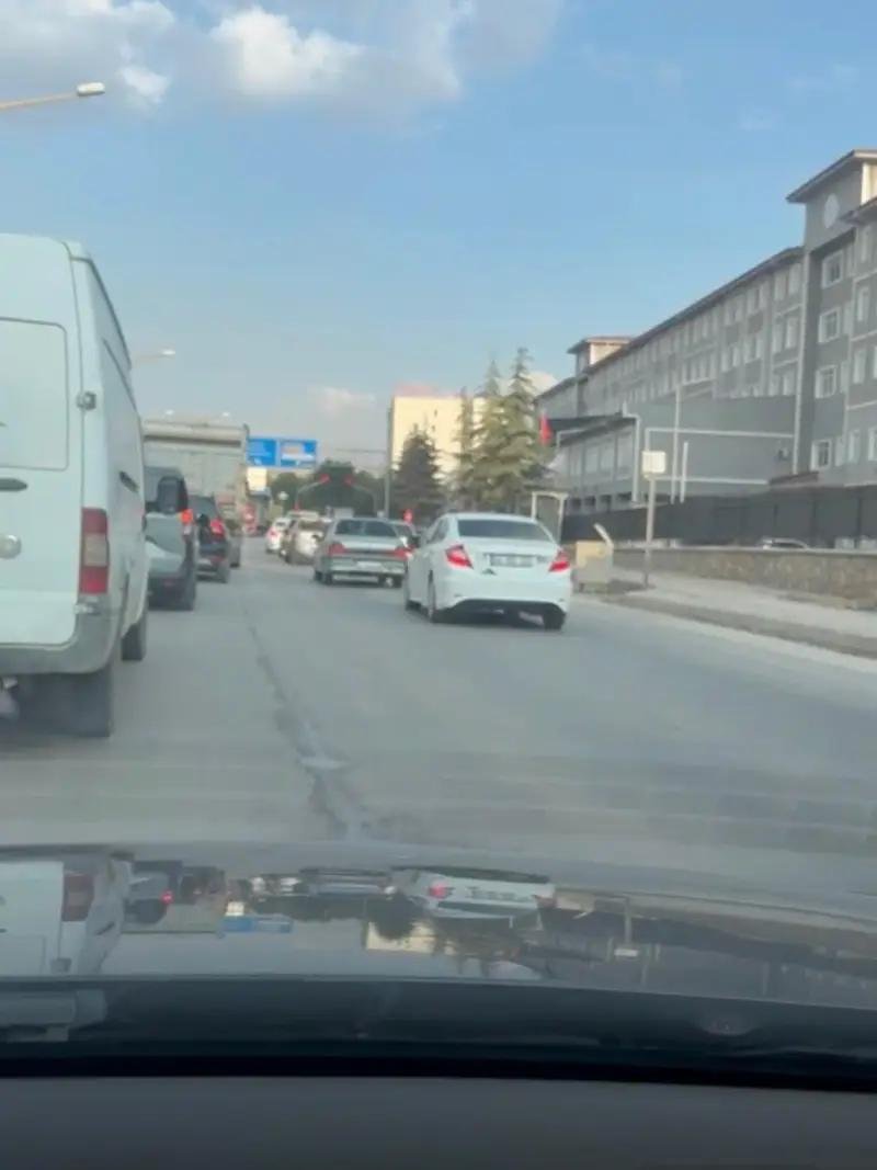 HASTANE YOLUNDAKİ TRAFİK ÇİLESİNE SİNYALİZASYON DÜZENLEMESİ: ISRARLI HABERLERİMİZ SES GETİRDİ
