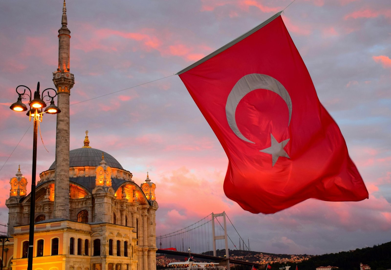 Ülke Sevdası Laf Kalabalığı Değil, Millete ve Devlete Hizmettir