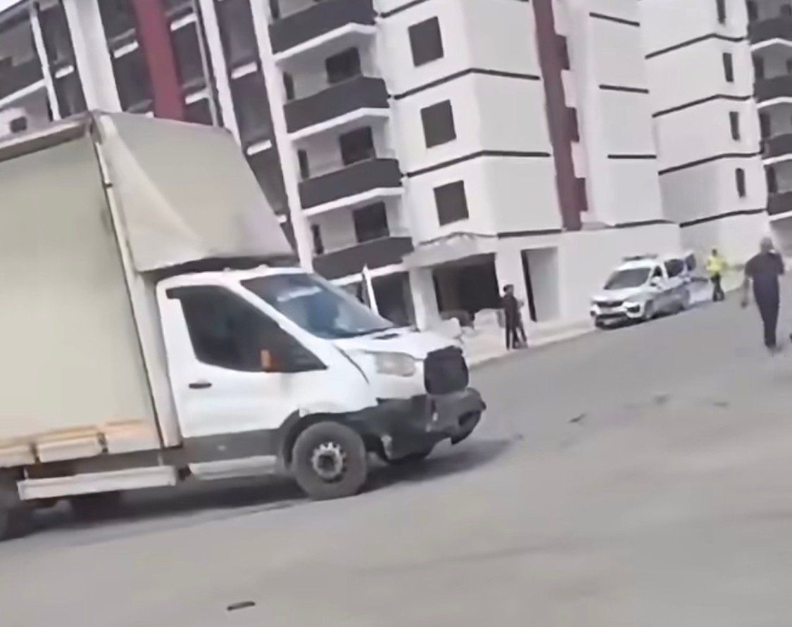 ELBİSTAN’DA MADDİ HASARLI TRAFİK KAZASI fotoğraf 1