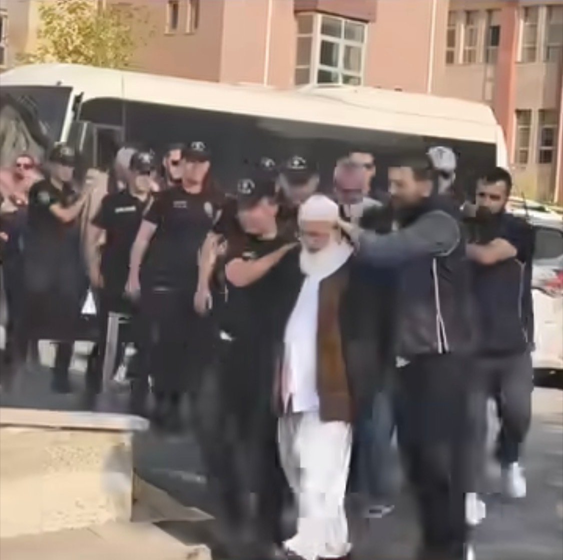 KAHRAMANMARAŞ MERKEZLİ 8 İLDE EŞ ZAMANLI DEAŞ OPERASYONU: 22 ZANLI TUTUKLANDI