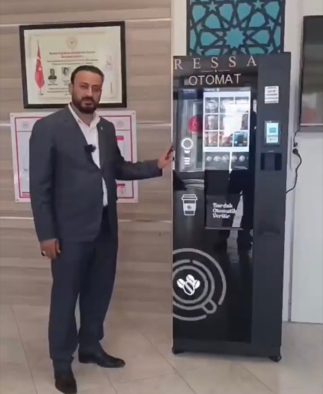YENİDEN REFAH'TAN AKP’Lİ MİLLETVEKİLİNE "OTOMAT" TEPKİSİ: "SEÇTİĞİNİZ VEKİLLERİN VİZYONU BU KADAR!"