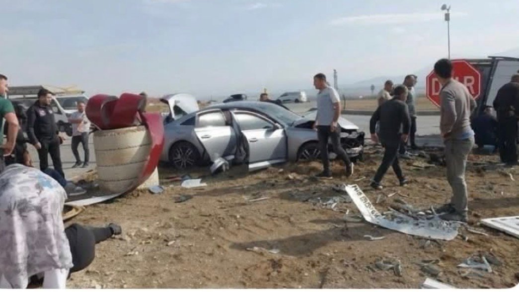 MHP KAHRAMANMARAŞ MİLLETVEKİLİ ZUHAL KARAKOÇ'UN BULUNDUĞU ARAÇ KAZA YAPTI: 1 ÖLÜ, 5 YARALI fotoğraf 1